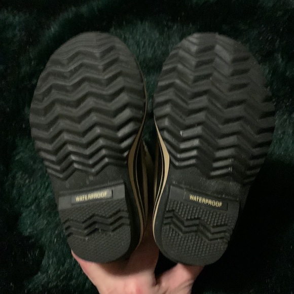 Sorel Children’s Yoot PAC TP Boot (needs new lace on right boot) - Picture 4 of 13
